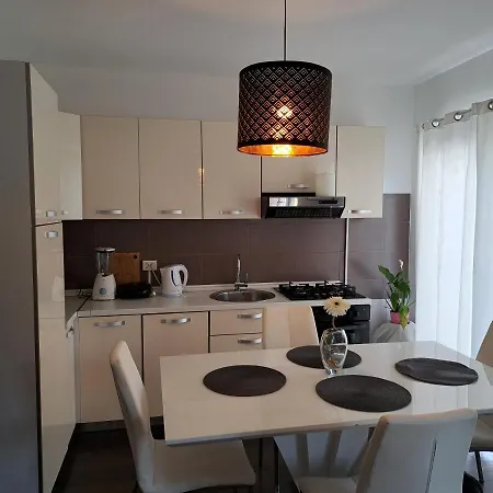 Hana Apartment *